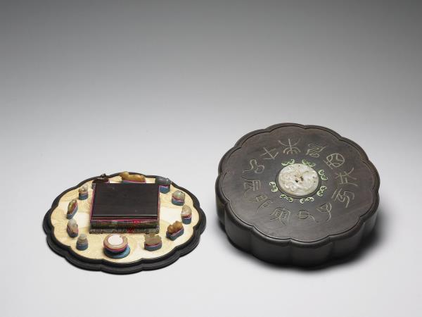 嵌玉十二地支紋木盒