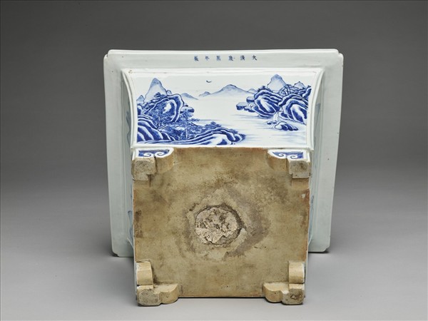 青花山水圖四方花盆