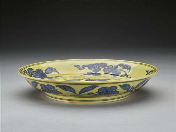 青花黃地折枝花果紋盤