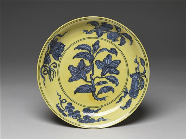 青花黃地折枝花果紋盤