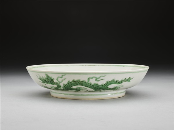 綠彩雲龍紋盤