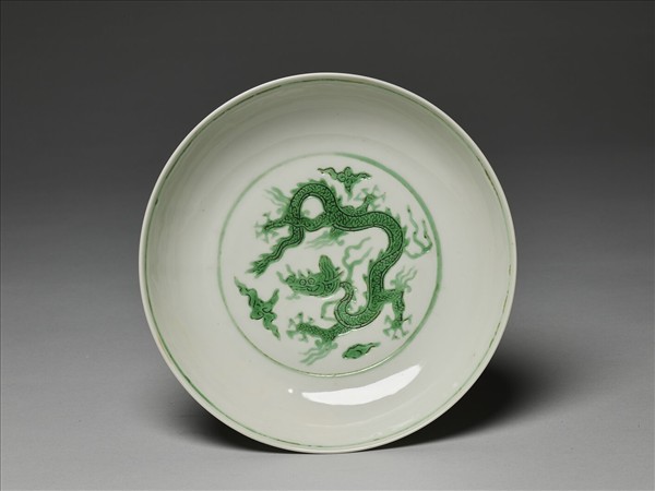 綠彩雲龍紋盤