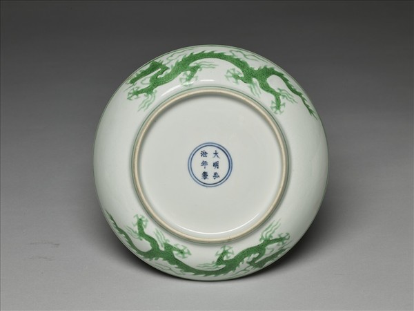綠彩雲龍紋盤