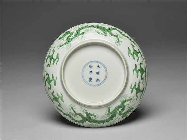 綠彩雲龍紋盤