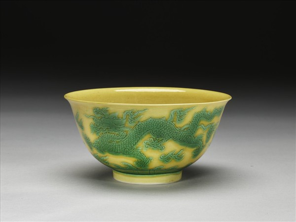 黃釉綠彩雙龍紋碗