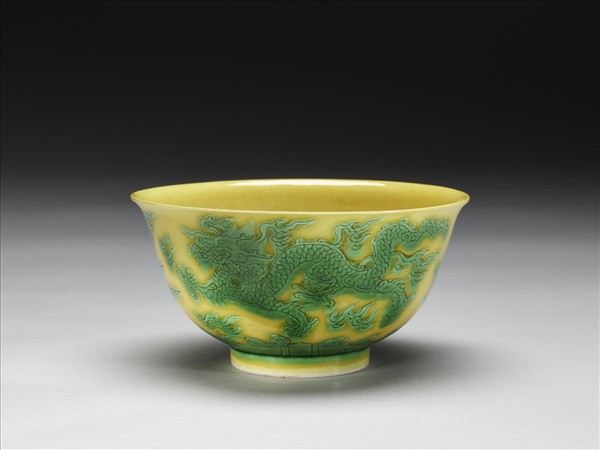 黃釉綠彩雙龍紋碗