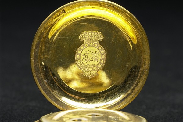 「播喴」畫琺瑯鑲珠懷錶