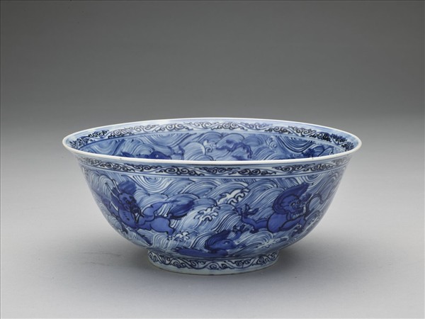 青花波濤海獸紋碗