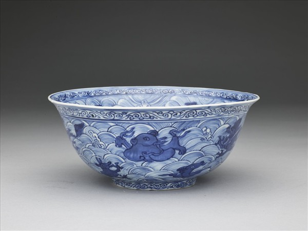 青花波濤海獸紋碗