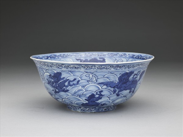 青花波濤海獸紋碗