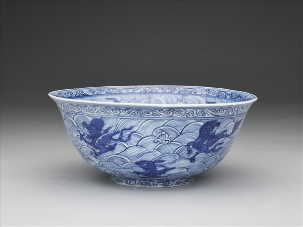 青花波濤海獸紋碗