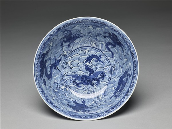 青花波濤海獸紋碗