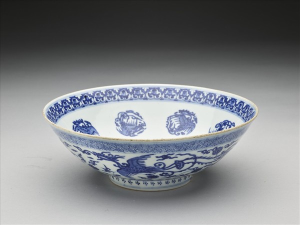 青花番蓮鳳紋碗