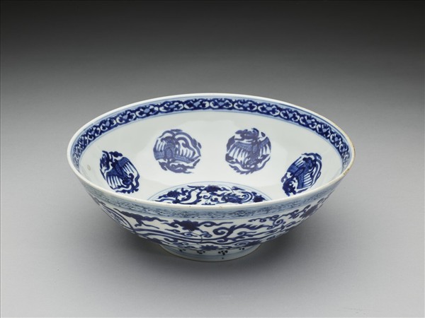 青花番蓮鳳紋碗