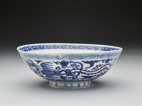 青花番蓮鳳紋碗