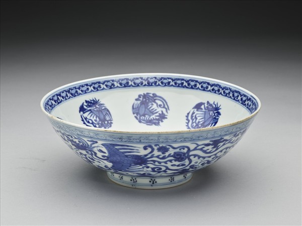 青花番蓮鳳紋碗