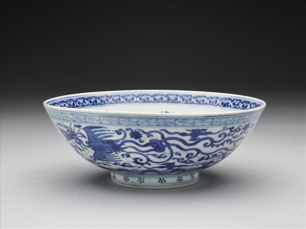 青花番蓮鳳紋碗