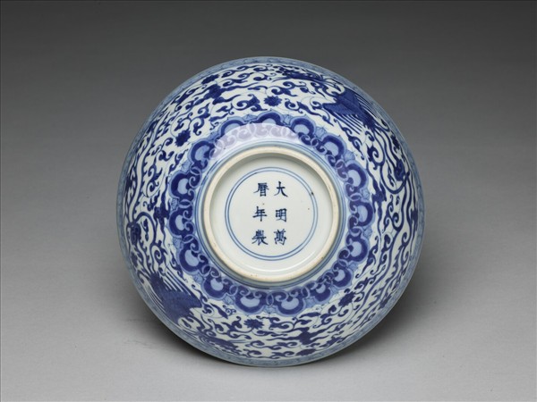 青花番蓮鳳紋碗