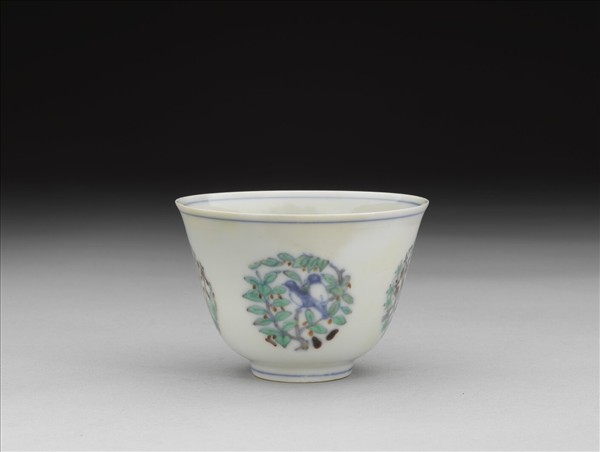 青花鬥彩團花鳥杯