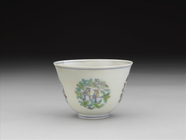 青花鬥彩團花鳥杯