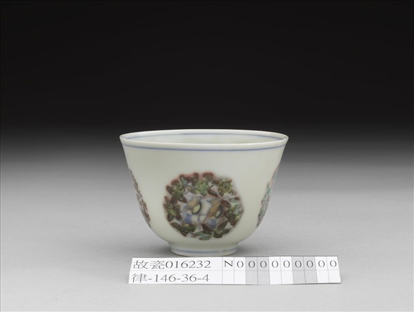 青花鬥彩團花鳥杯