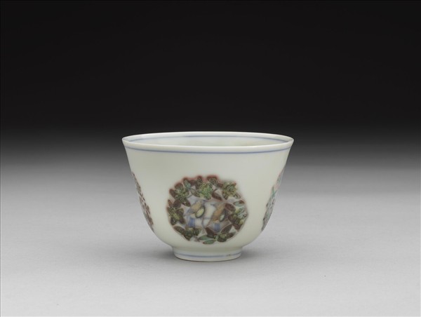 青花鬥彩團花鳥杯