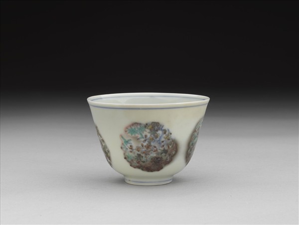 青花鬥彩團花鳥杯