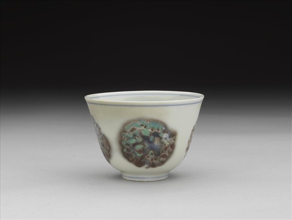 青花鬥彩團花鳥杯