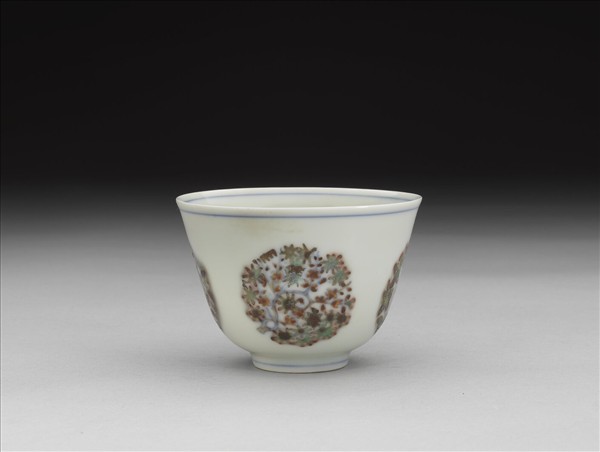 青花鬥彩團花鳥杯