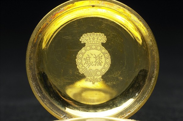 「播喴」畫琺瑯鑲珠懷錶