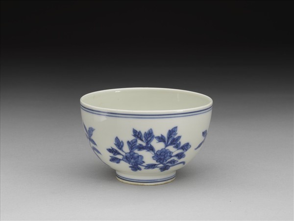 青花折枝四季花果紋杯