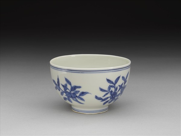 青花折枝四季花果紋杯