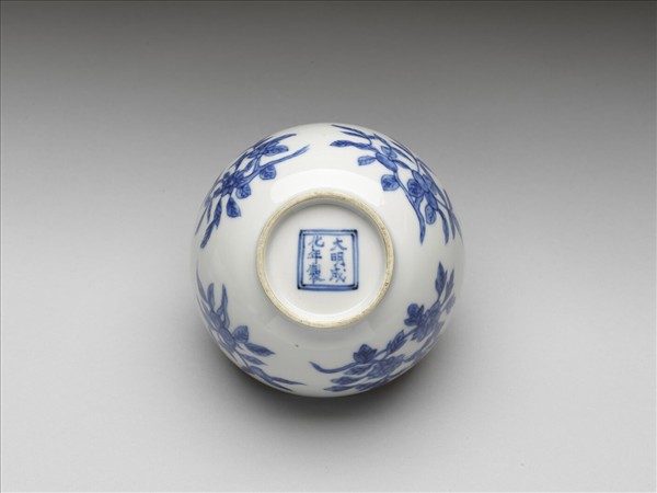 青花折枝四季花果紋杯