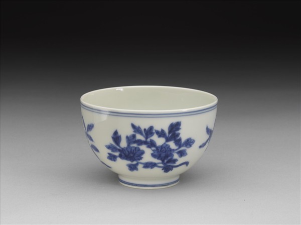 青花折枝花果紋茶鍾