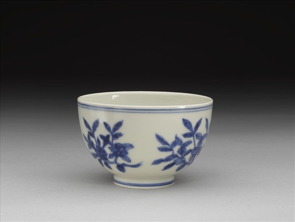 青花折枝花果紋茶鍾