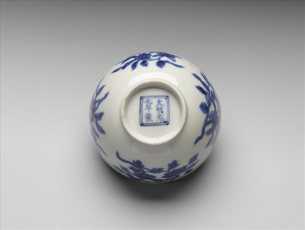 青花折枝花果紋茶鍾