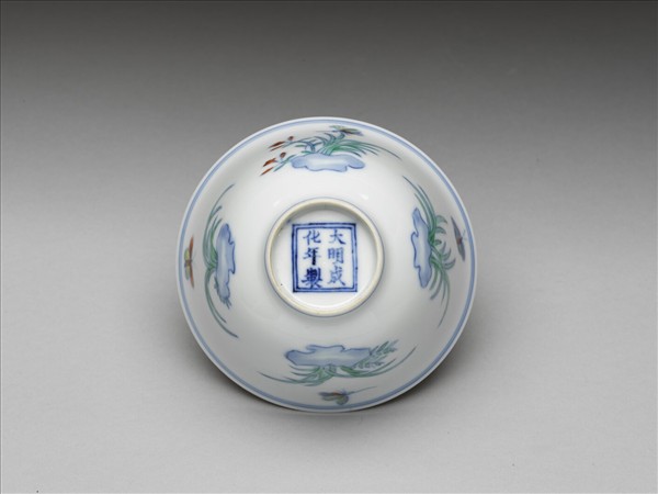 青花鬥彩花蝶杯