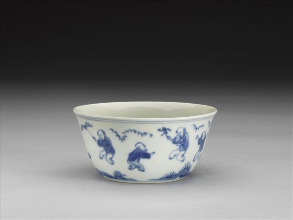 青花嬰戲圖鍾