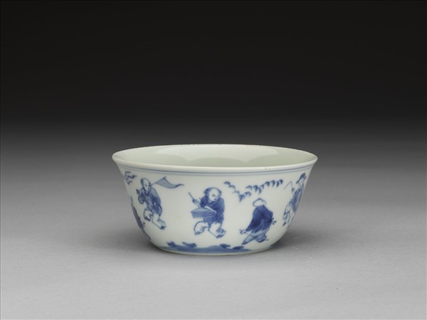 青花嬰戲紋茶鍾