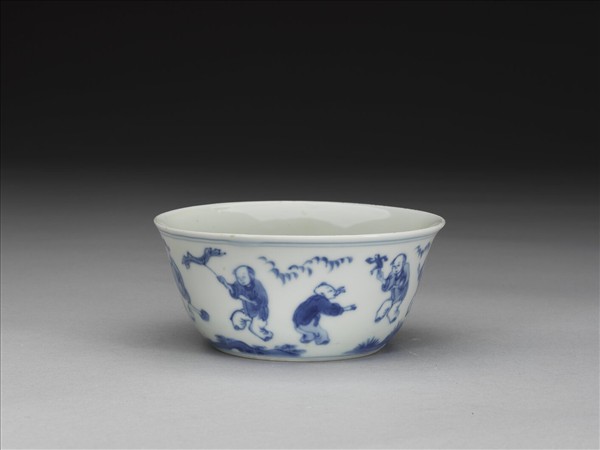 青花嬰戲紋茶鍾