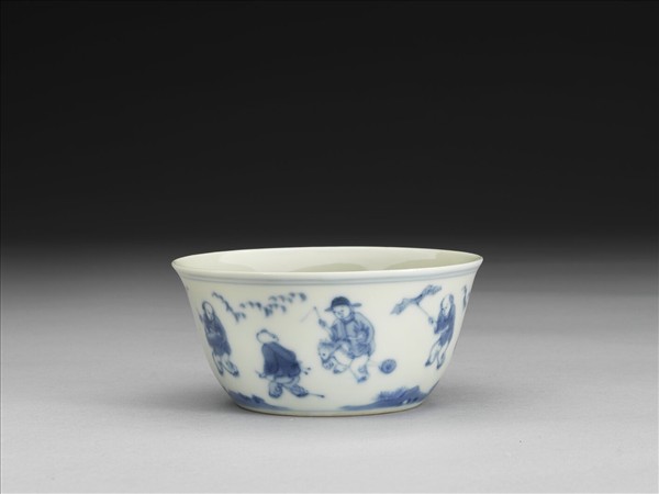 青花嬰戲圖鍾