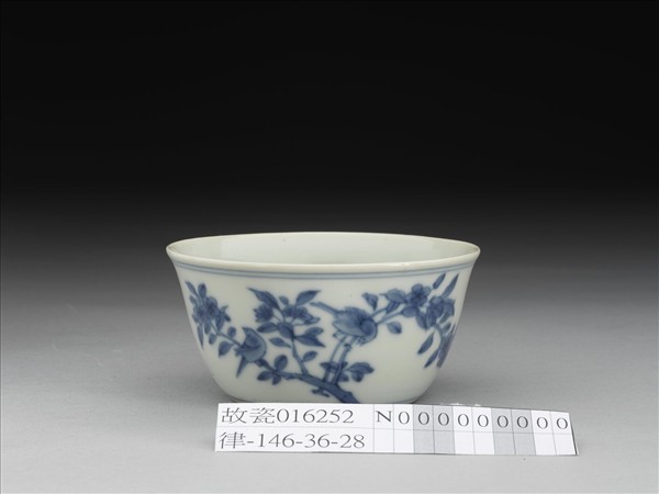 青花梵文花鳥杯