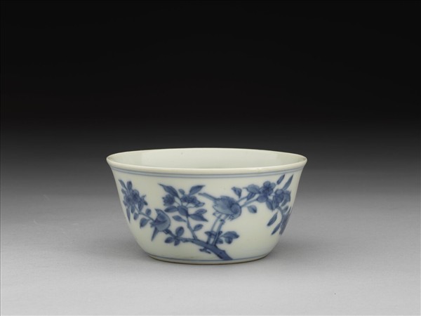 青花梵文花鳥杯