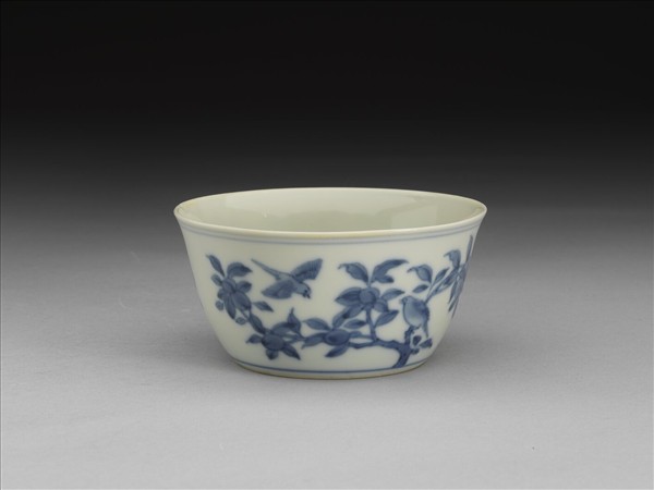 青花梵文花鳥杯