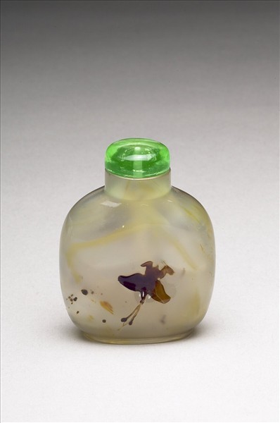 瑪瑙蝴蝶鼻煙壺