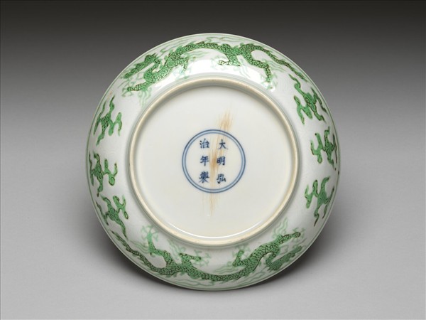 綠彩雲龍紋盤