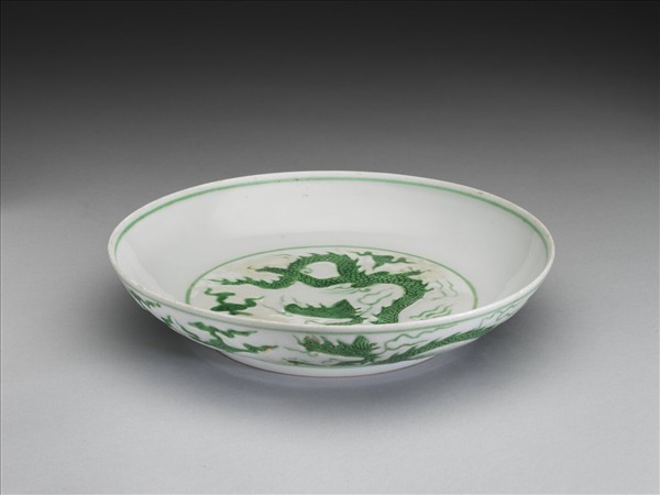 綠彩雲龍紋盤