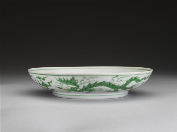 綠彩雲龍紋盤