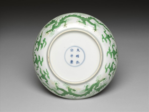 綠彩雲龍紋盤