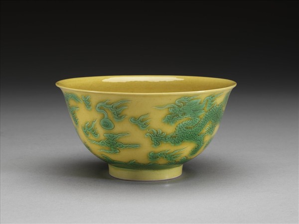 黃釉綠彩雙龍紋碗
